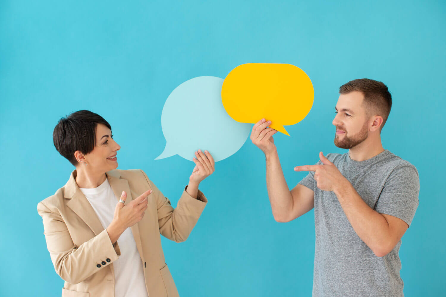 portrait-young-people-with-thought-bubble